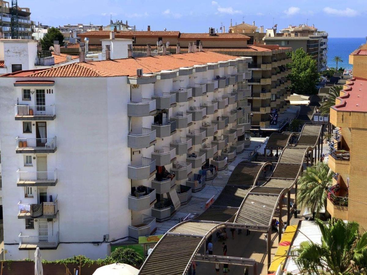 Apartamentos Bahia Dorada Y Iris Salou Bagian luar foto