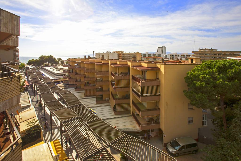 Apartamentos Bahia Dorada Y Iris Salou Bagian luar foto